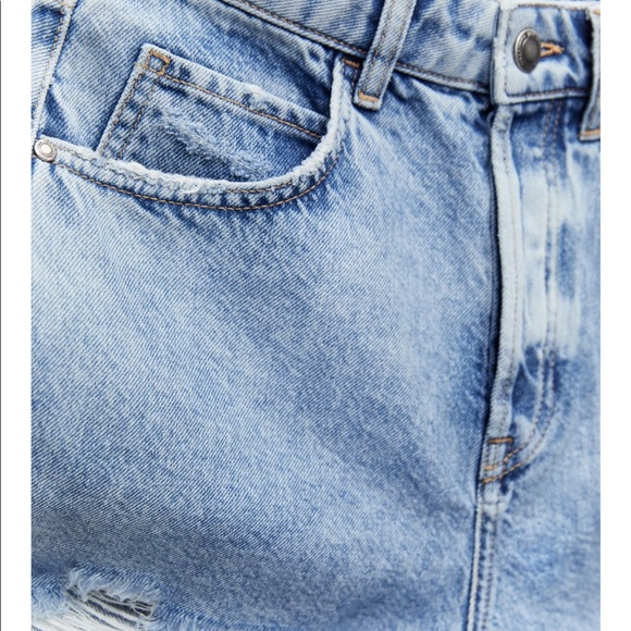 ♥️ Zara High Rise Ripped Shorts - Picture 4 of 7